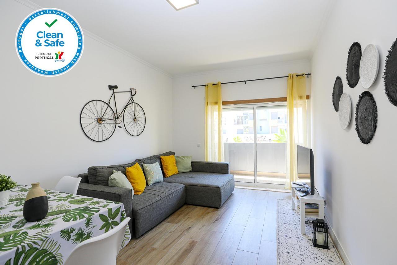 B11 - Beach Way Apartment Lagos Exterior photo